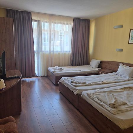 Vladimirov Guest House プリモルスコ エクステリア 写真